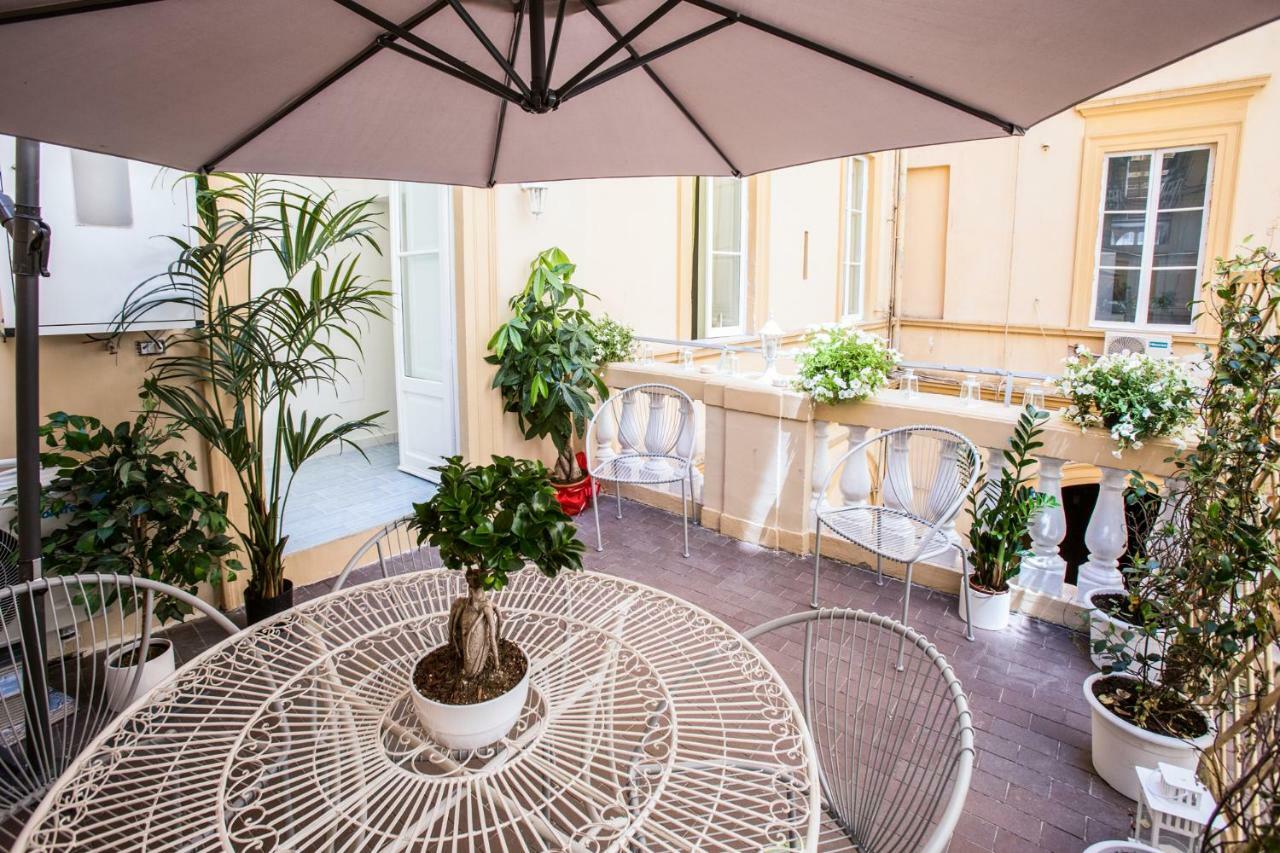 ナポリ Regina Elena Bed & Breakfast エクステリア 写真