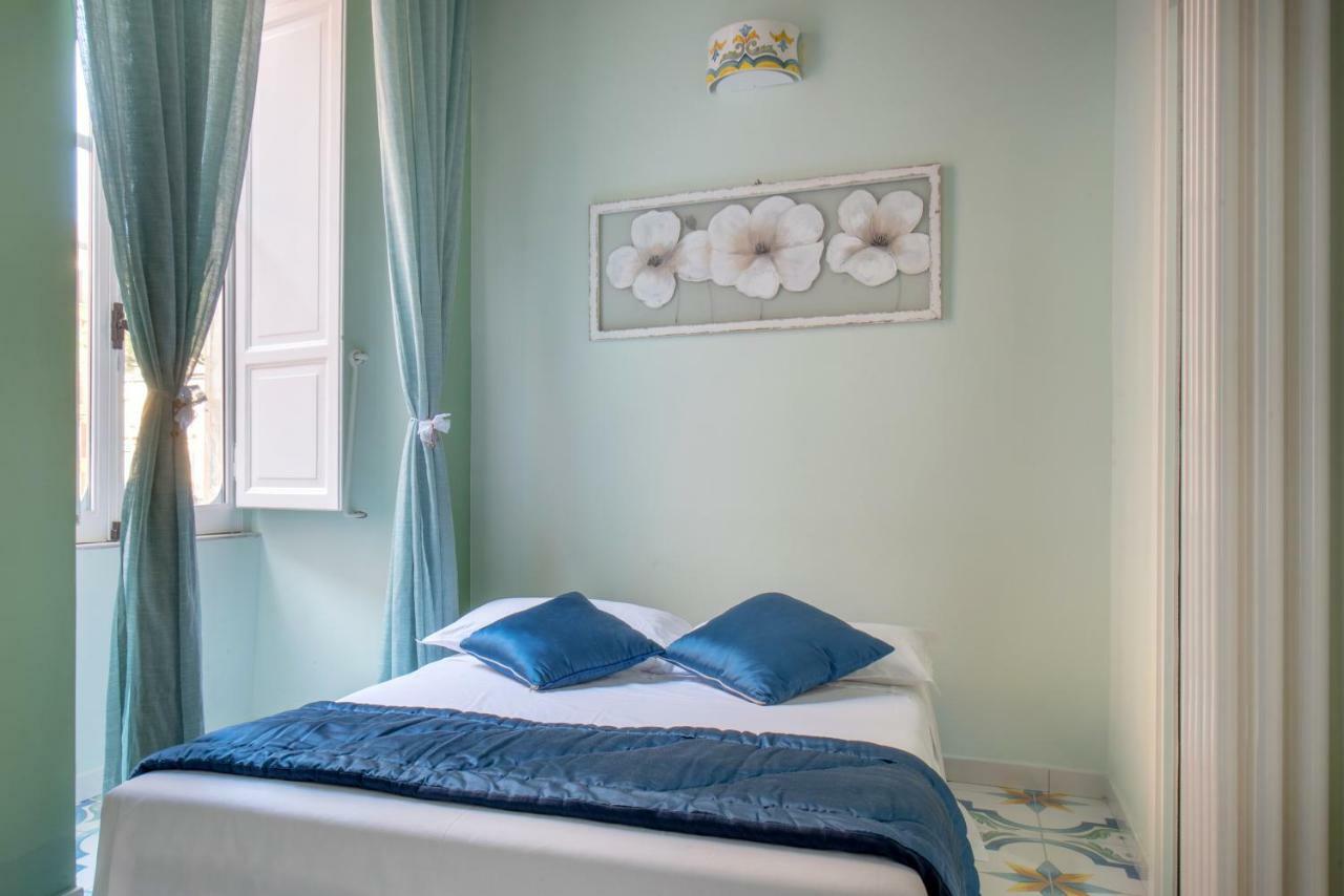 ナポリ Regina Elena Bed & Breakfast エクステリア 写真