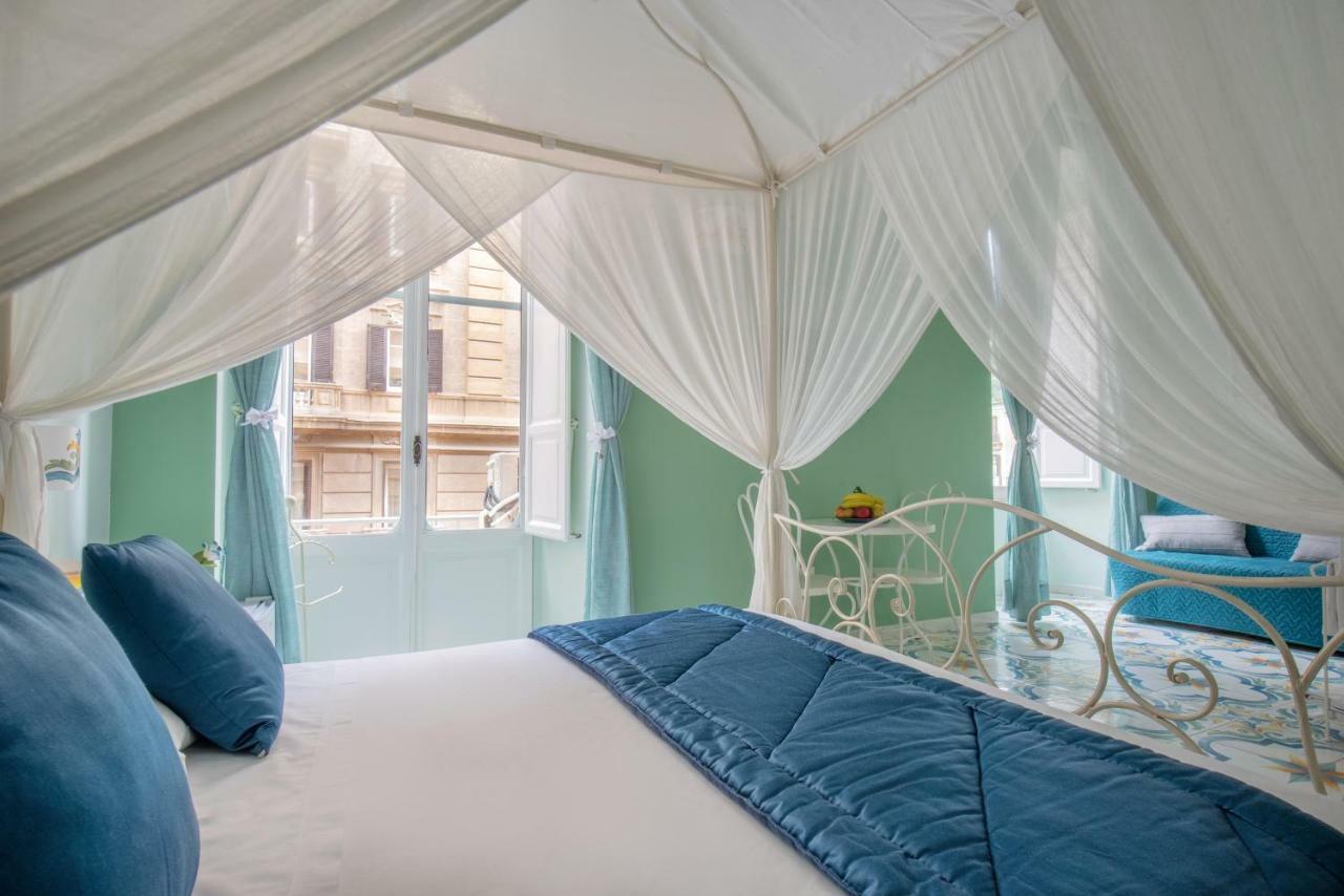 ナポリ Regina Elena Bed & Breakfast エクステリア 写真