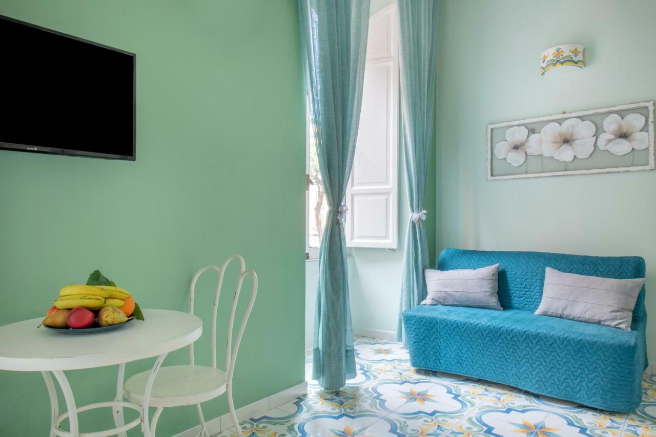 ナポリ Regina Elena Bed & Breakfast エクステリア 写真