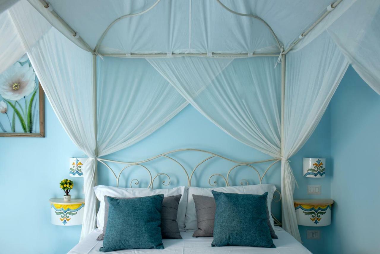 ナポリ Regina Elena Bed & Breakfast エクステリア 写真