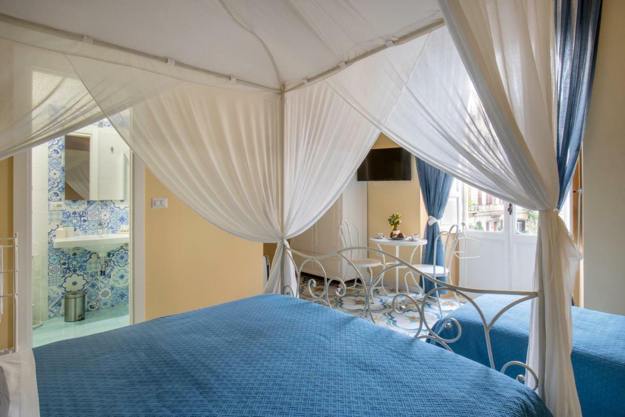 ナポリ Regina Elena Bed & Breakfast エクステリア 写真