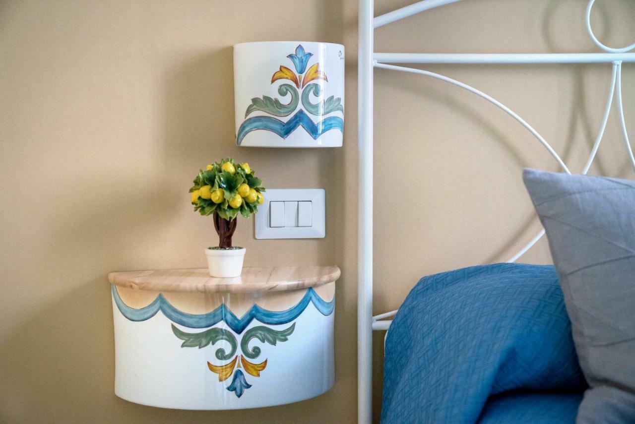 ナポリ Regina Elena Bed & Breakfast エクステリア 写真