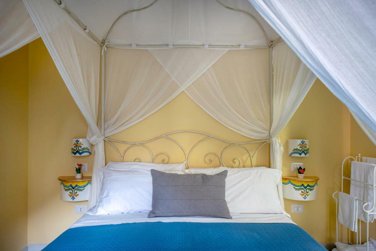 ナポリ Regina Elena Bed & Breakfast エクステリア 写真