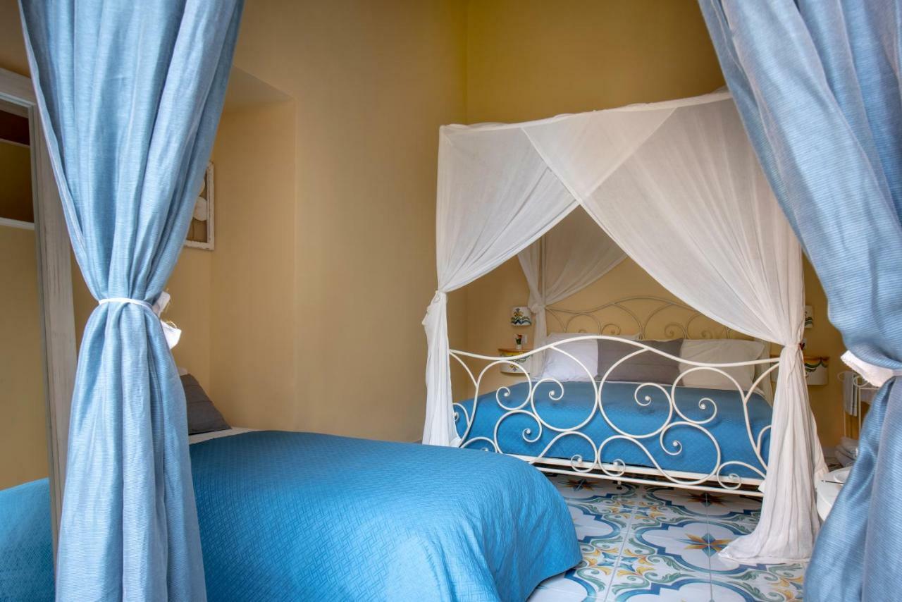 ナポリ Regina Elena Bed & Breakfast エクステリア 写真