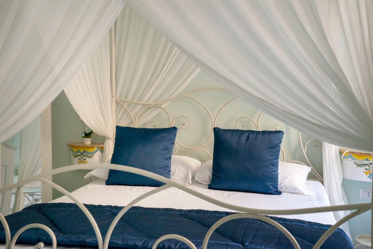 ナポリ Regina Elena Bed & Breakfast エクステリア 写真
