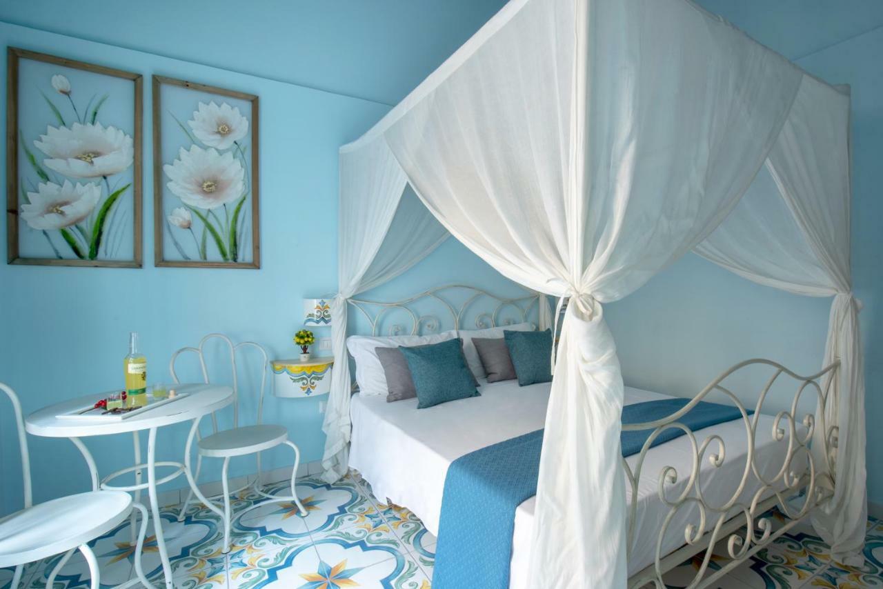 ナポリ Regina Elena Bed & Breakfast エクステリア 写真