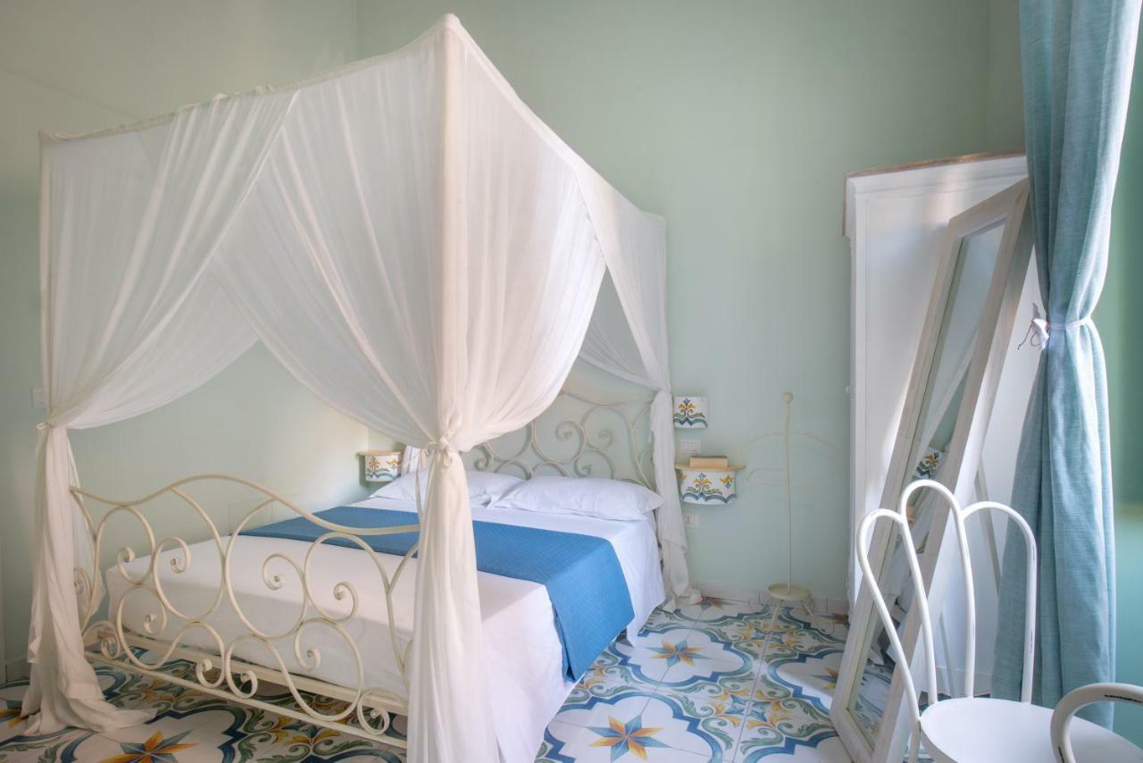 ナポリ Regina Elena Bed & Breakfast エクステリア 写真