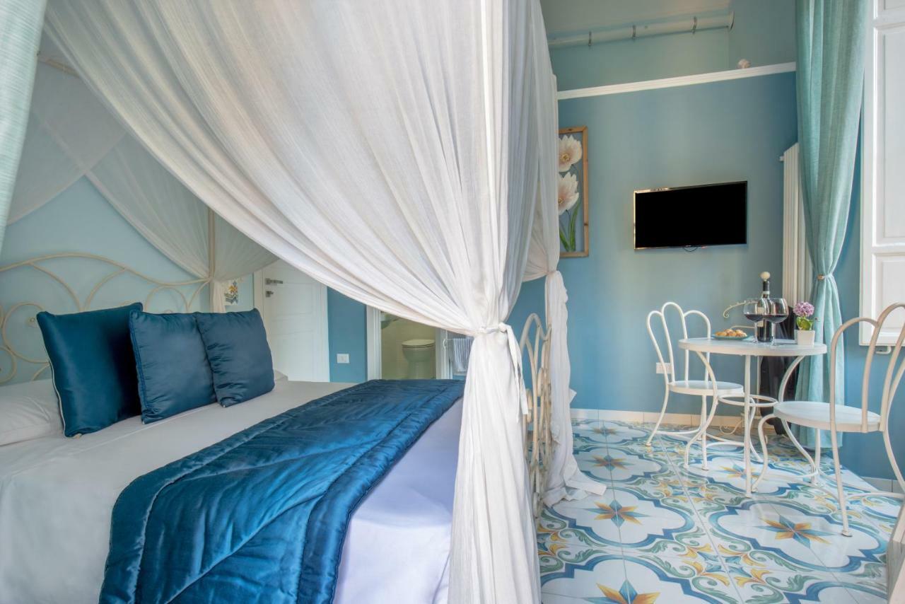 ナポリ Regina Elena Bed & Breakfast エクステリア 写真