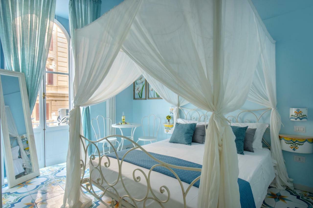 ナポリ Regina Elena Bed & Breakfast エクステリア 写真