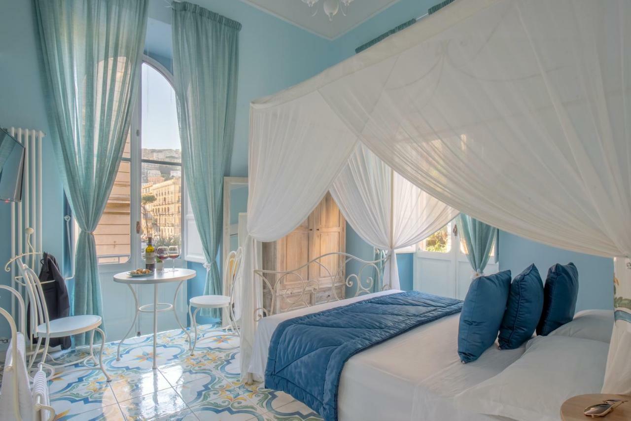 ナポリ Regina Elena Bed & Breakfast エクステリア 写真