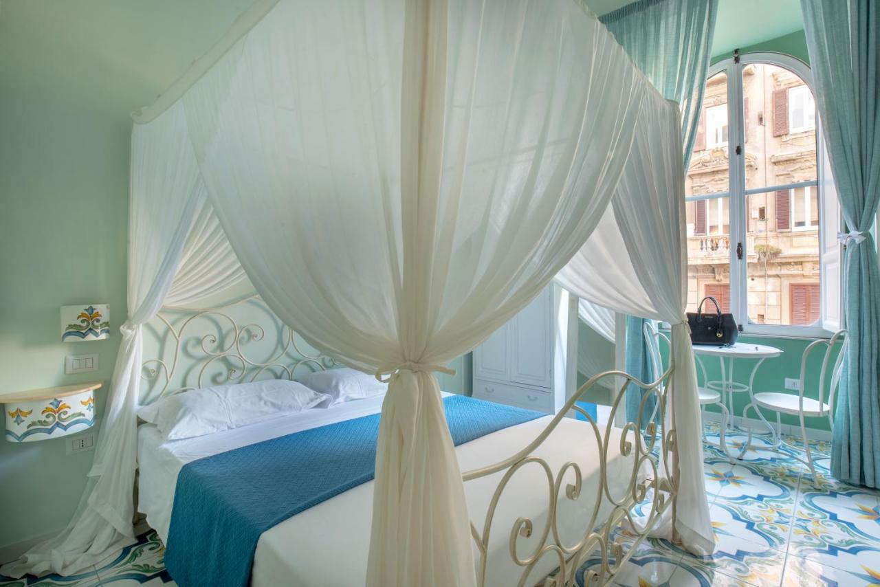 ナポリ Regina Elena Bed & Breakfast エクステリア 写真