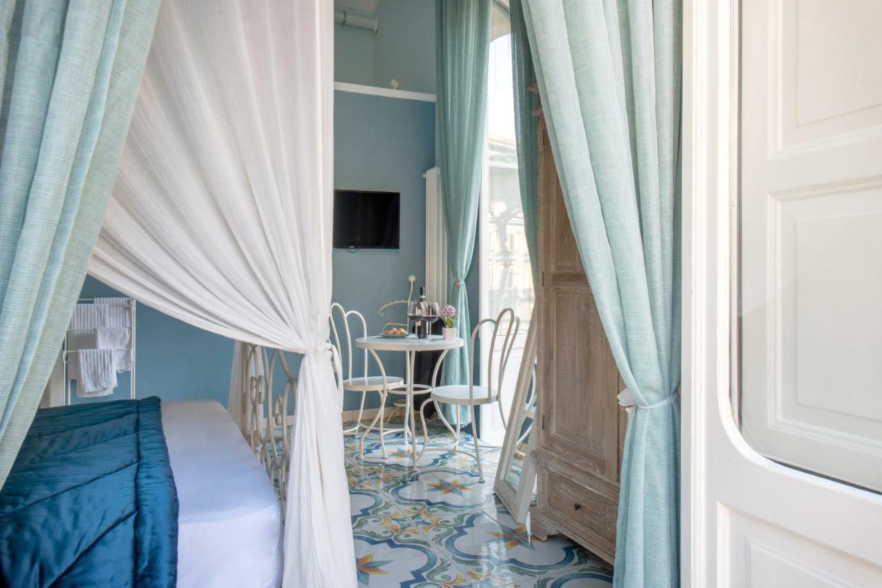 ナポリ Regina Elena Bed & Breakfast エクステリア 写真