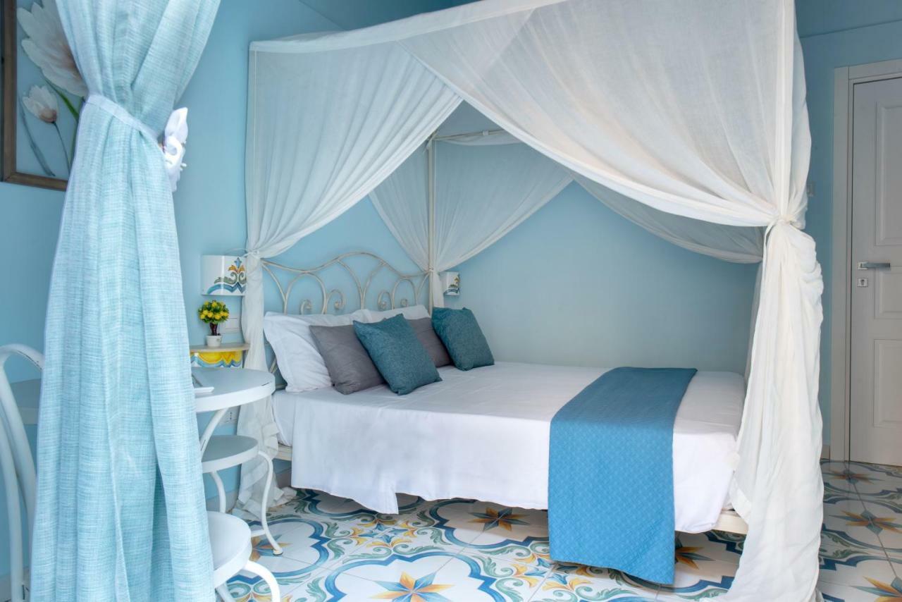 ナポリ Regina Elena Bed & Breakfast エクステリア 写真