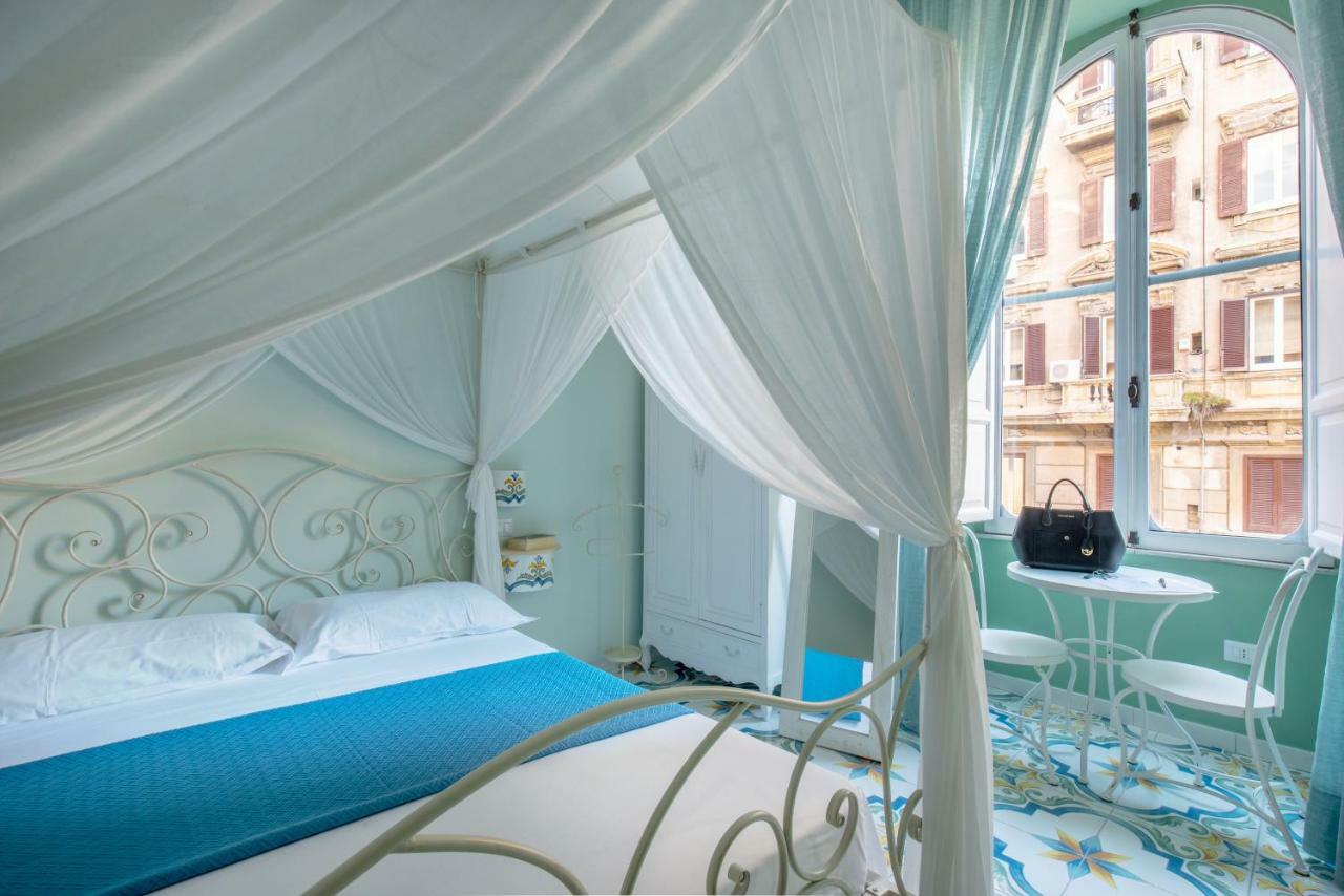 ナポリ Regina Elena Bed & Breakfast エクステリア 写真